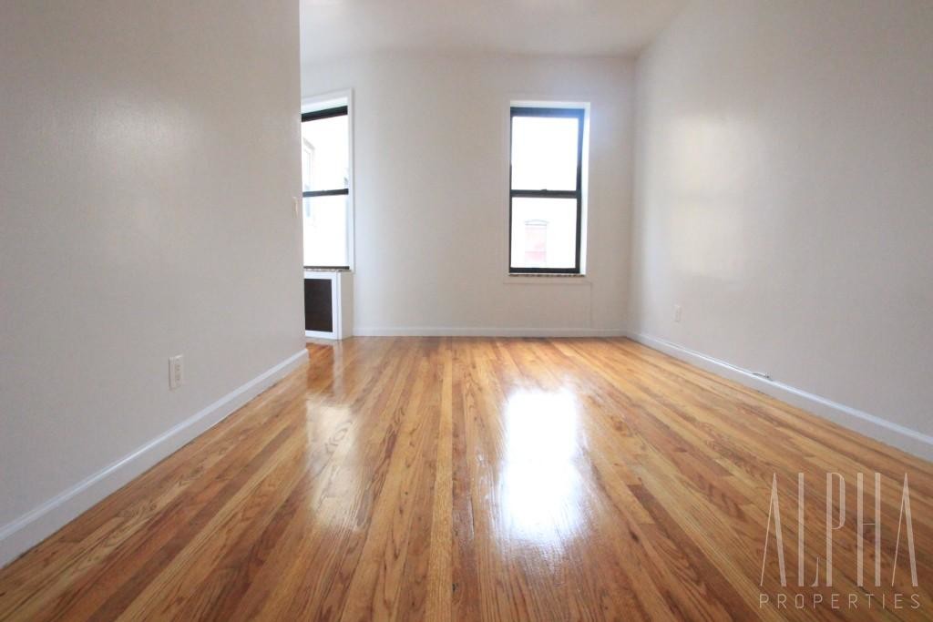 Primary Photo - 315 E 108th St