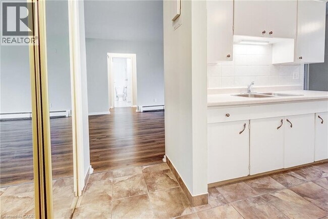 Photo du bâtiment - 371 Dale Crescent