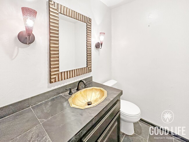 Building Photo - Stunning 2B/2.5BA Townhouse w/ W/D, Private Balconies & Pool!