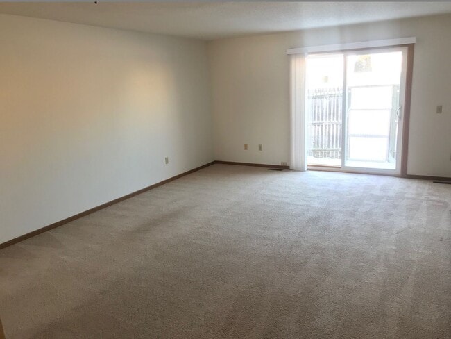 Building Photo - 2803-2811 Scarlet Oak Dr