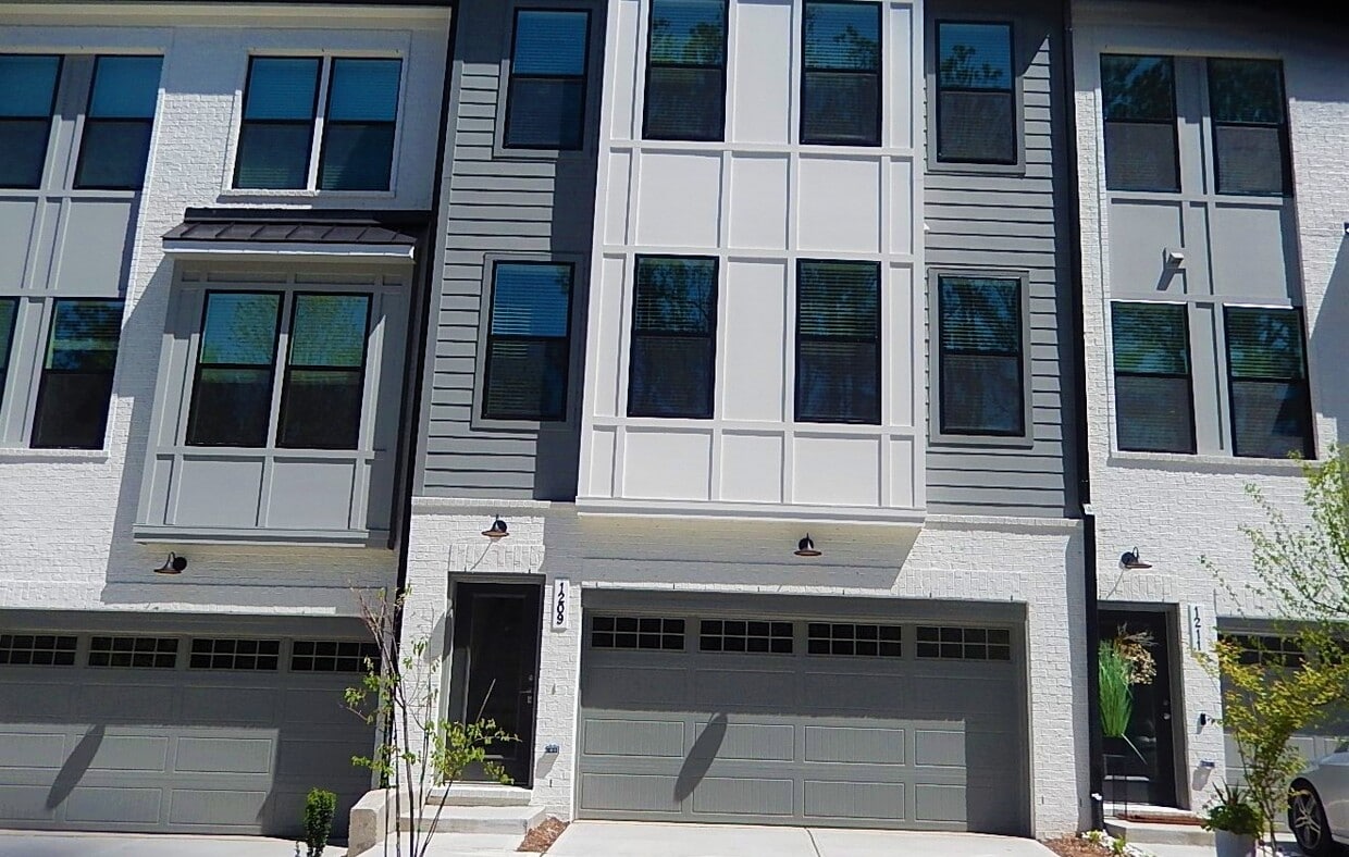 Foto principal - 1209 Corkery Ridge Ct