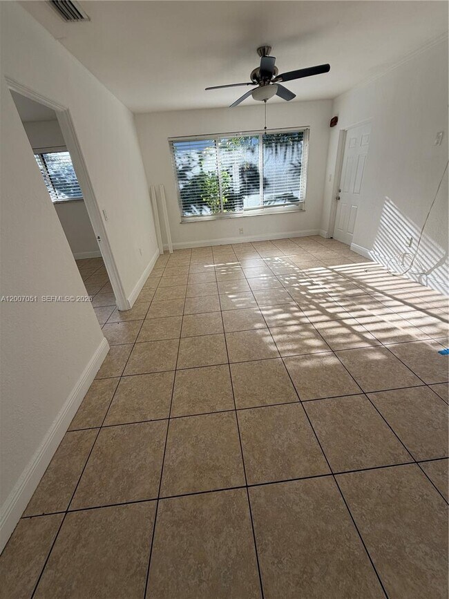 Foto del edificio - 812 NE 90th St