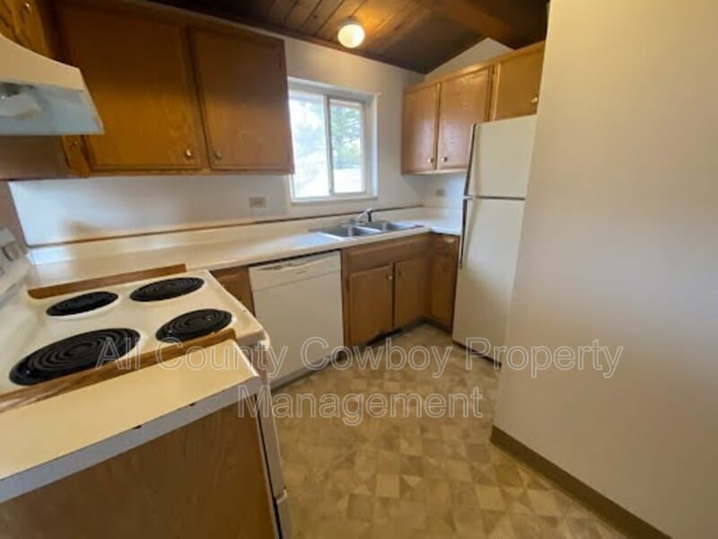 Primary Photo - 1000 E Garfield St