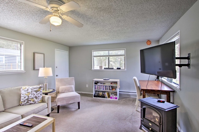 Building Photo - Island Adventure Awaits | Cozy 3BR Waterfront Home