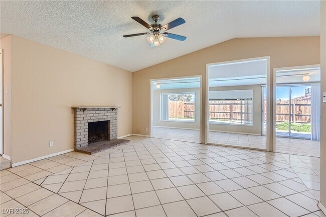 Foto del edificio - 6416 Placer Dr