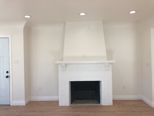 Foto del edificio - 3654 W 58th Pl