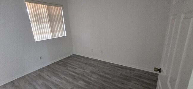 Building Photo - 4948 Leeward Ln