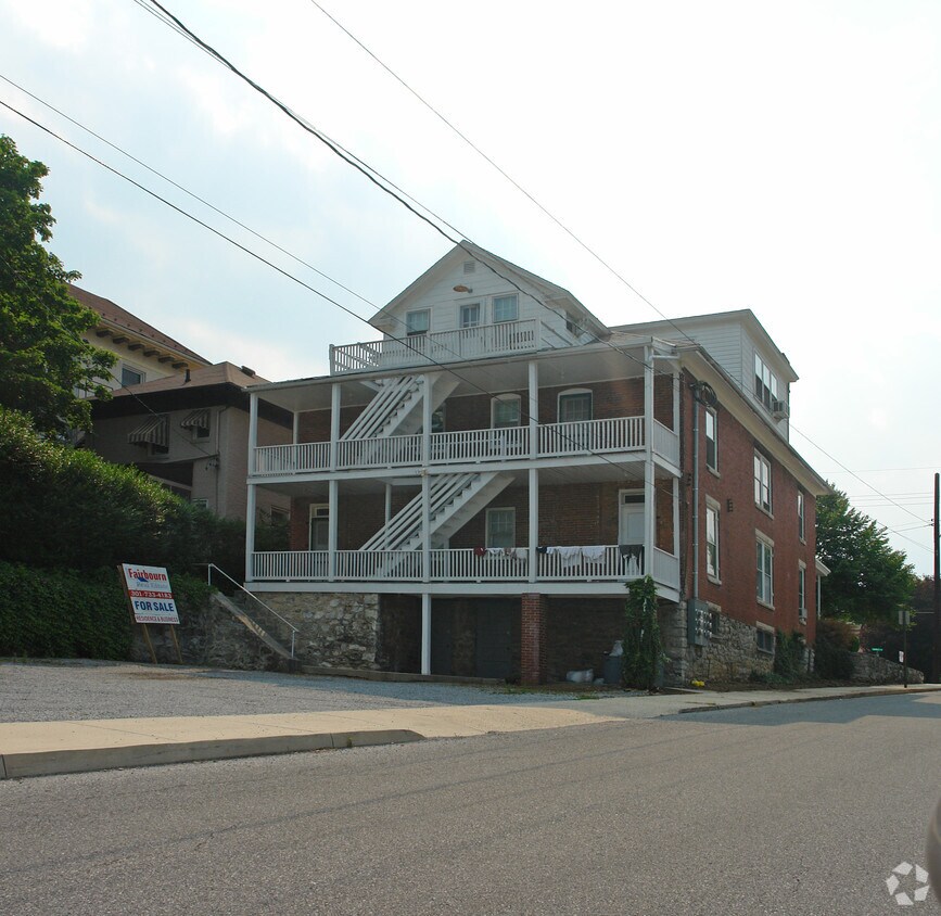 Building Photo - 600 Summit Ave