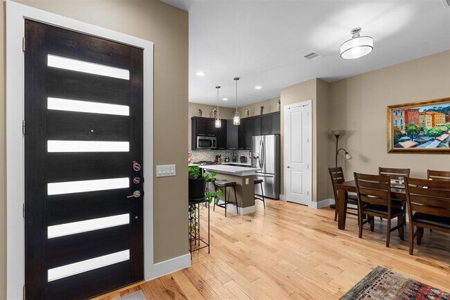 Foto del edificio - 3806 Bull Creek Rd