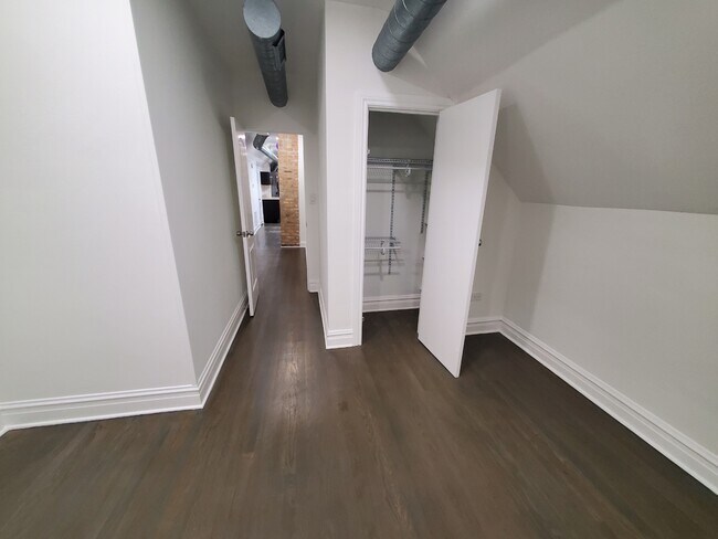 Building Photo - 3005 N Normandy Ave