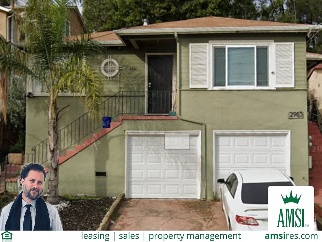 Foto principal - 2 bedroom 1 bath Duplex unit w/remodeled k...