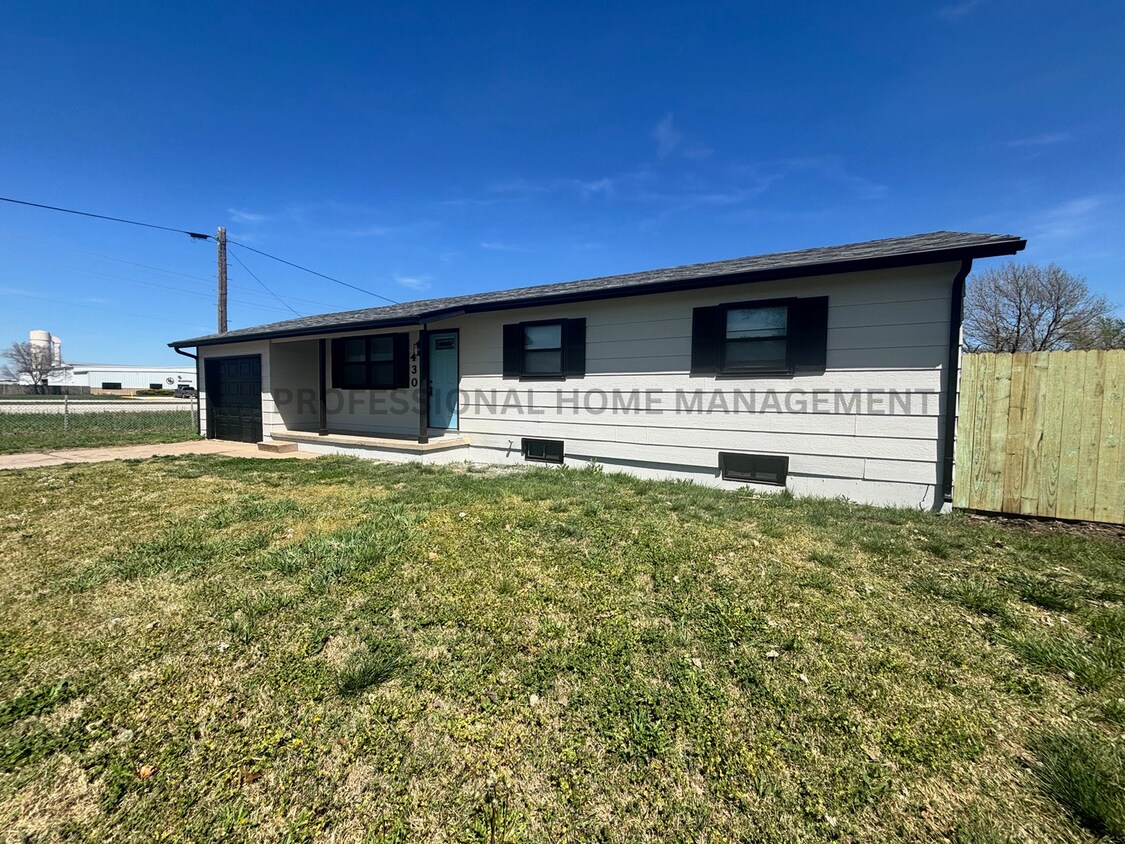 Foto principal - Beautifully remodeled 3 bedroom 1 bath! Sn...