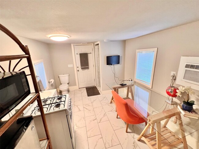 Building Photo - 5224 Leeland St