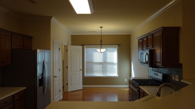 Building Photo - Great Home in Canebrake. Lawncare is inclu...