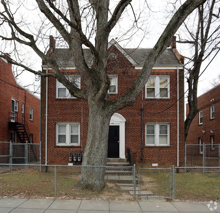 Building Photo - 437 Mellon St SE