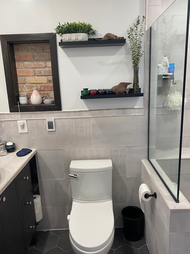 Master Bathroom - 1751 N Western Ave