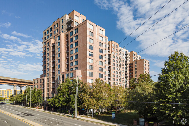 Foto del edificio - Midtown Alexandria Station Condominiums