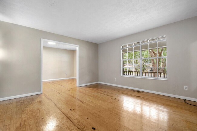 Foto del edificio - 2507 Waldemar Ln