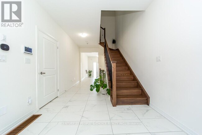 Building Photo - 162 Ogston Cres