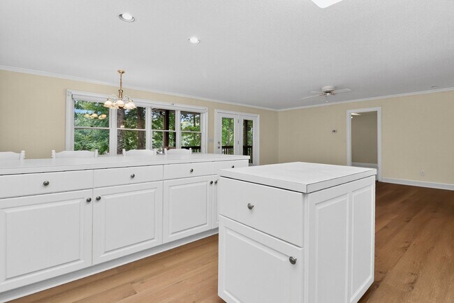 Foto del edificio - 151 Seagrove Ln