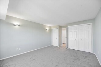 Building Photo - 12500 Edgewater Dr