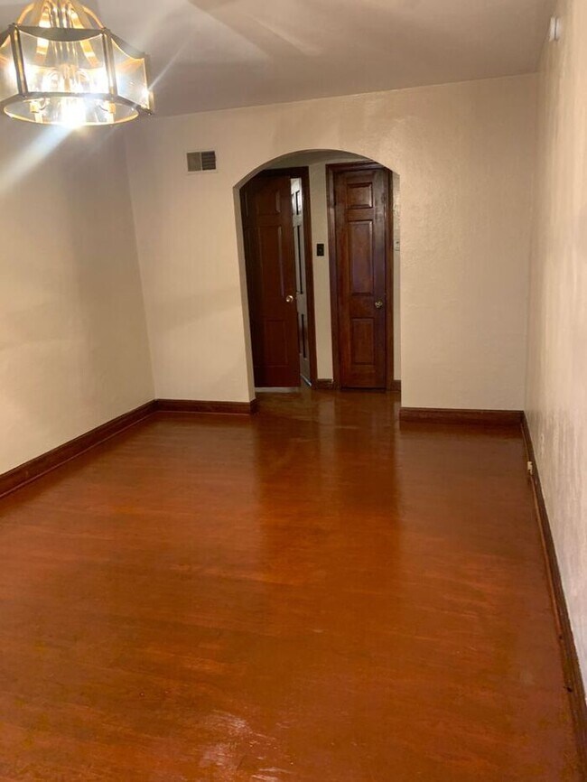 Building Photo - Spacious Two Bedroom Home on a Quiet Street