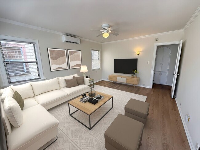 Foto del edificio - Newly Updated Cottage - Fenced Backyard, 1...