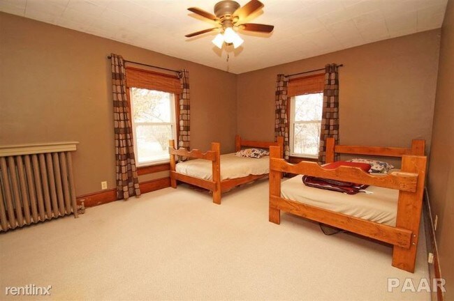 Foto del edificio - 6 br, 3 bath House - 204 N Prairie St