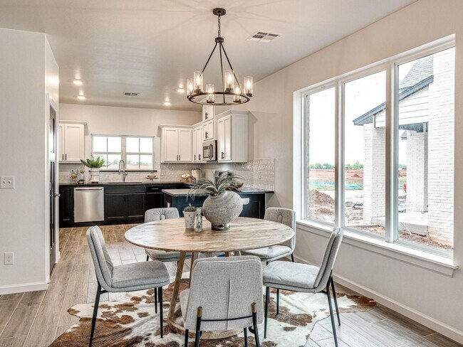 Building Photo - Beautiful Home