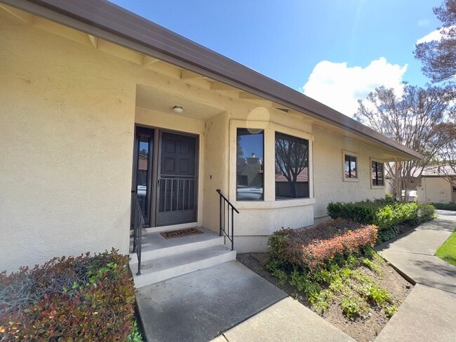 Building Photo - 64 Fountain Grove Cir