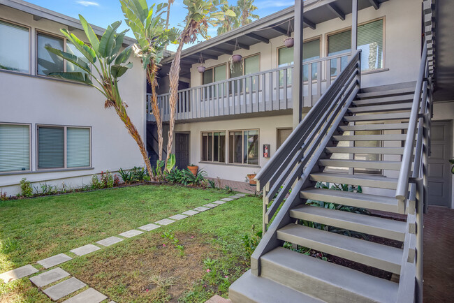 Building Photo - La Brea Apartments