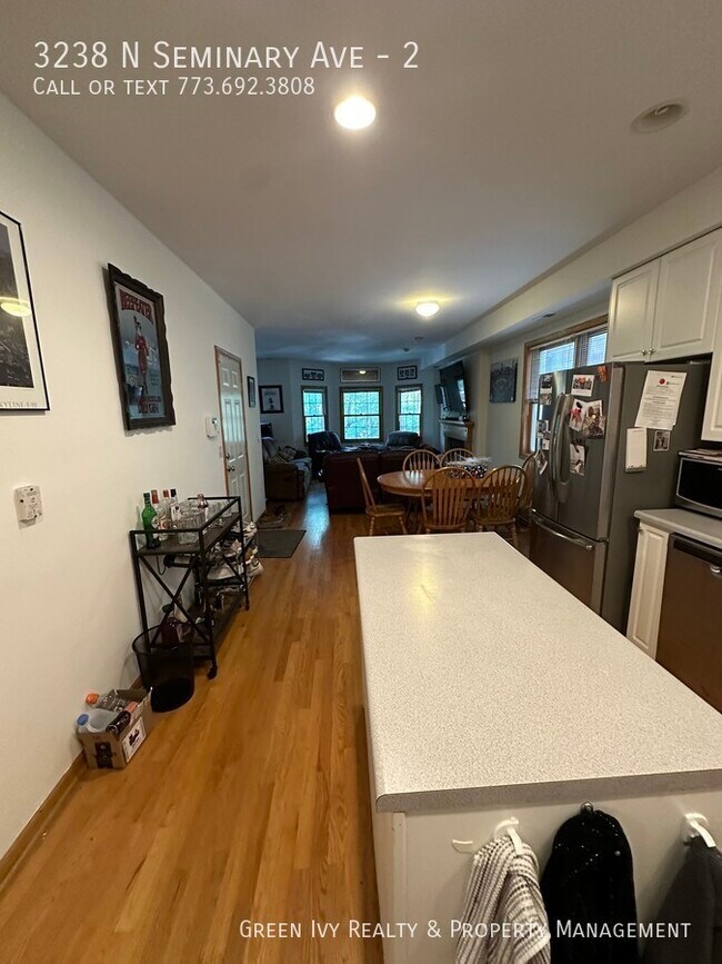 Building Photo - Spacious, Remodeled, Lakeview 2 bed/2bath!