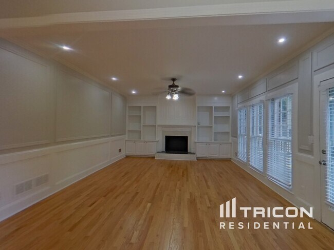 Building Photo - 5630 Vicarage Walk