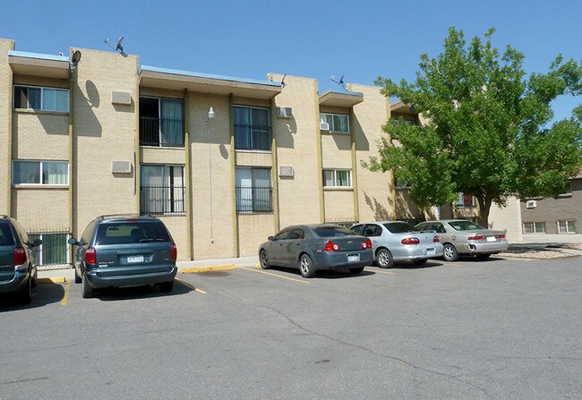 Building Photo - 2363 Emporia St