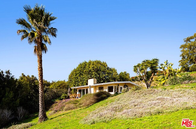 Building Photo - 22561 Carbon Mesa Rd