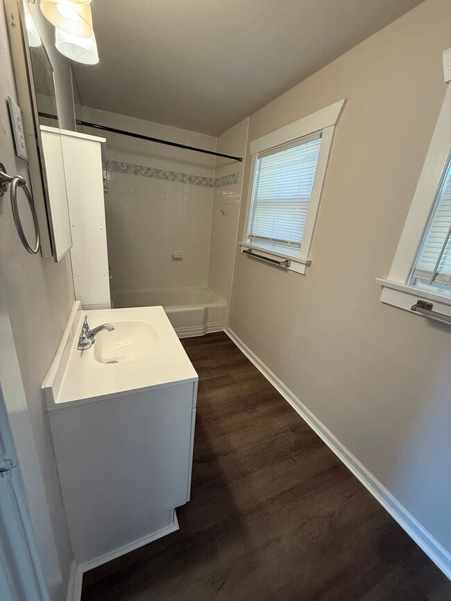 Foto del edificio - Unit with gorgeous water view in Bremerton.