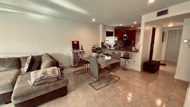 Building Photo - 8421 Lagos De Campo Blvd