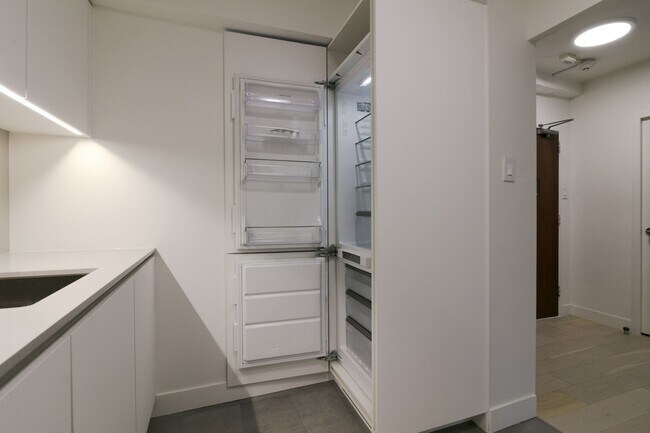Building Photo - 4555 Av. Bonavista