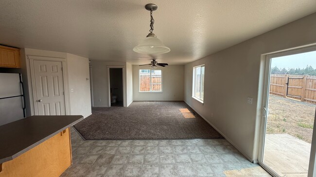 Foto del edificio - Spacious Strawberry Heights Duplex for Rent