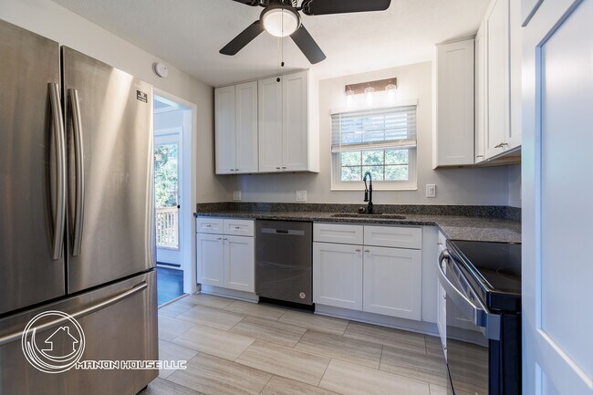 Building Photo - 818 Abbiegail Dr