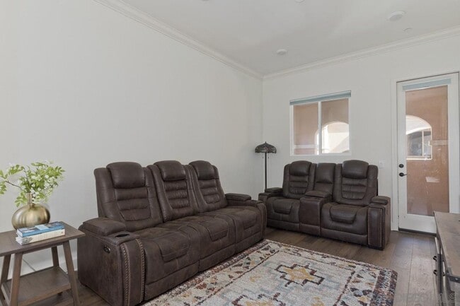 Building Photo - Chula Vista - Adorable 3 Bedroom 3 Bath To...