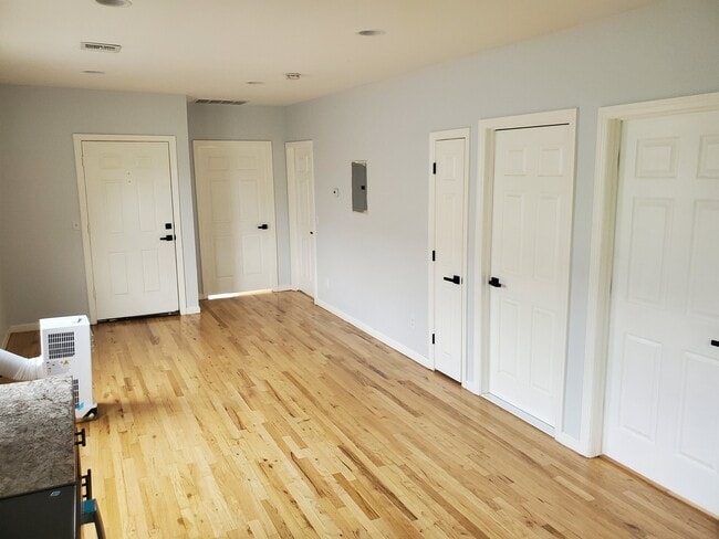 Building Photo - 250 Inslee Pl