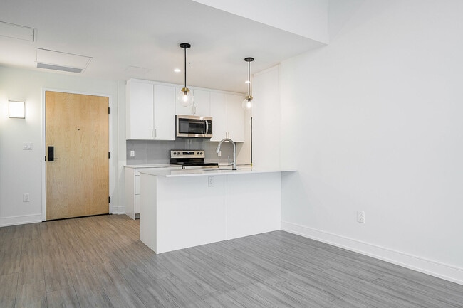 Building Photo - 121 Mary St