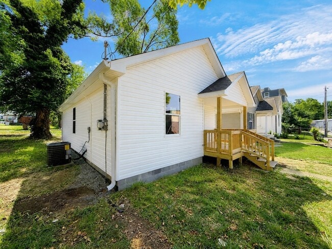 Building Photo - 1808 Cephas St