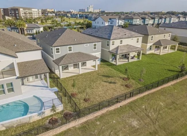 Building Photo - Stunning 5-Bedroom Executive Home with Lak...