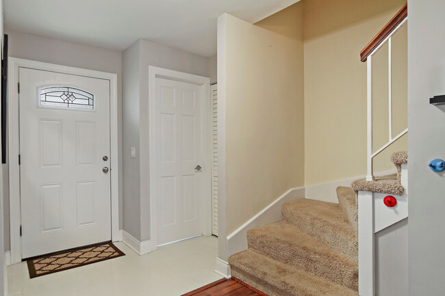 Building Photo - 7612 Manchester Manor