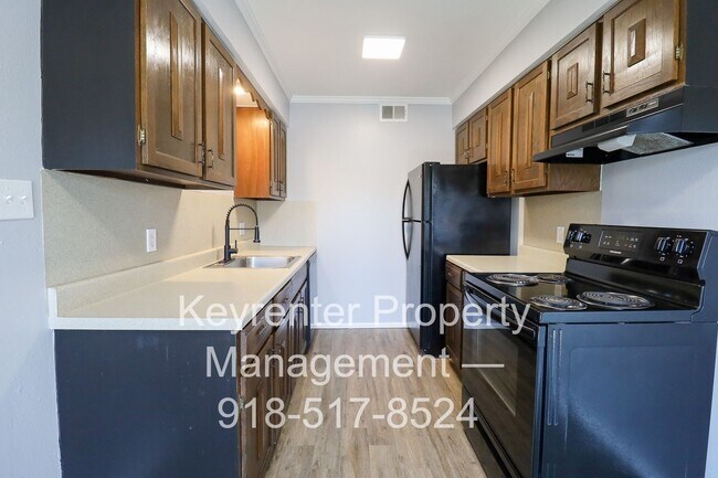 Building Photo - 2 Bed | 2 Bath in Central Tulsa!