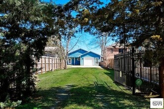 Building Photo - 3731 Bayshore Dr