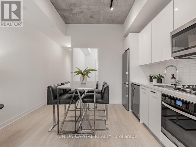 Building Photo - 195 McCaul St