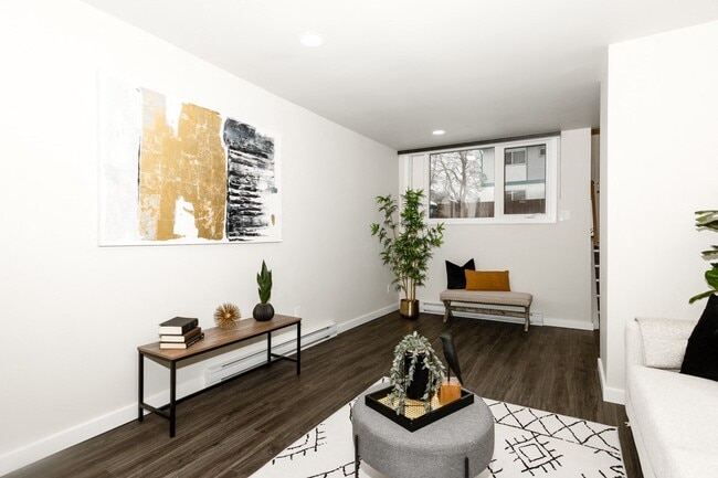 Building Photo - Molson Gardens